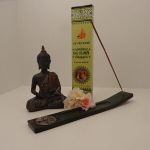 Bouddha met wierook en houder