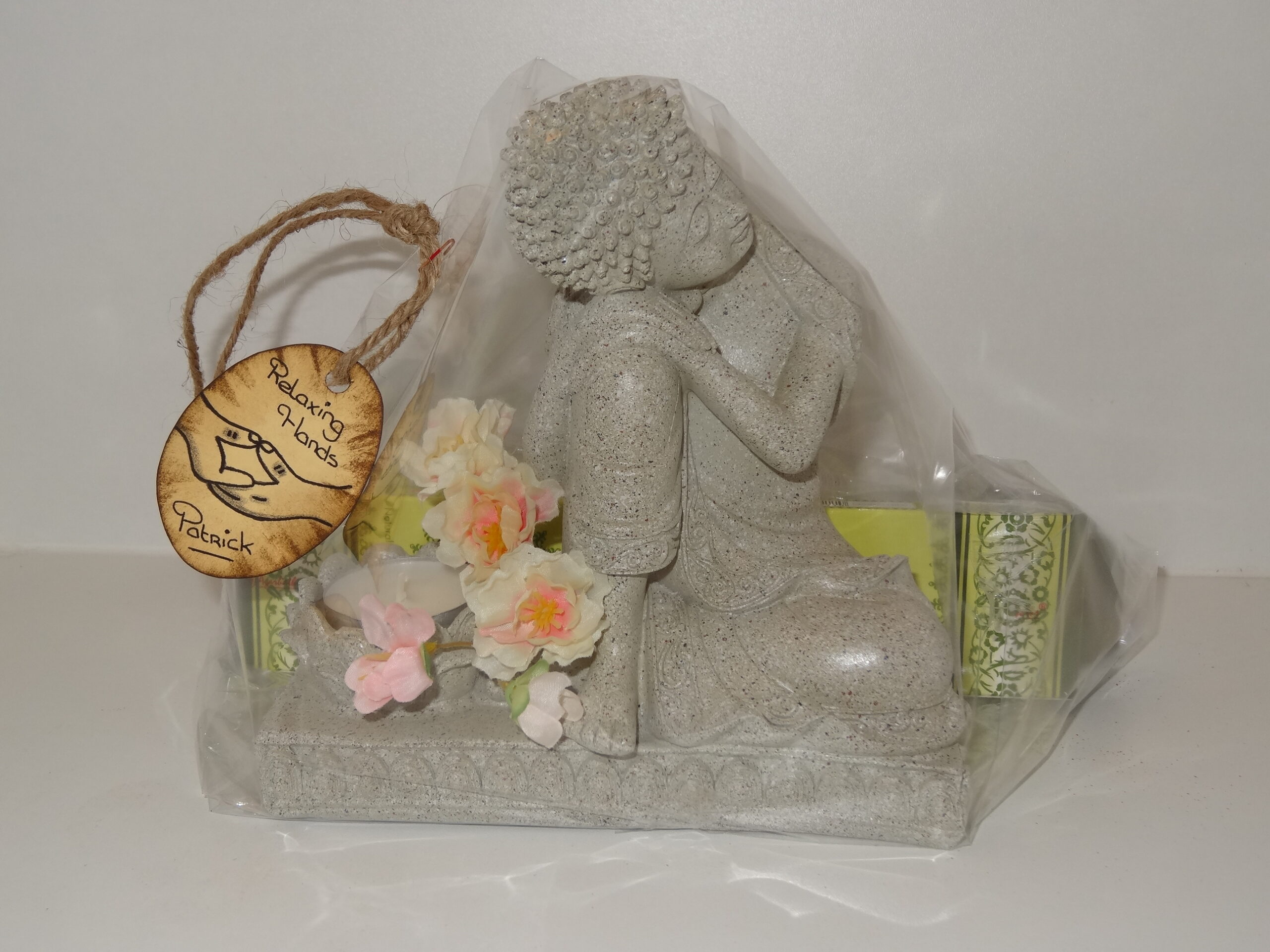 BoeddhaZitHoudingMetWierookNagChampaAlsKado